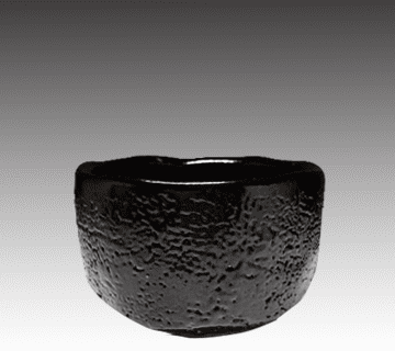 美濃焼 瀬戸黒茶碗 荒川豊蔵作(高さ:約9.5cm、幅:約12.1cm)